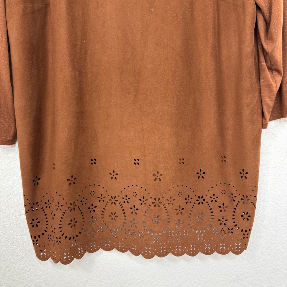 Chicos Brown Faux Suede Laser Cut Hem 3/4 Sleeve Top Blouse Size Large - Picture 2 of 4